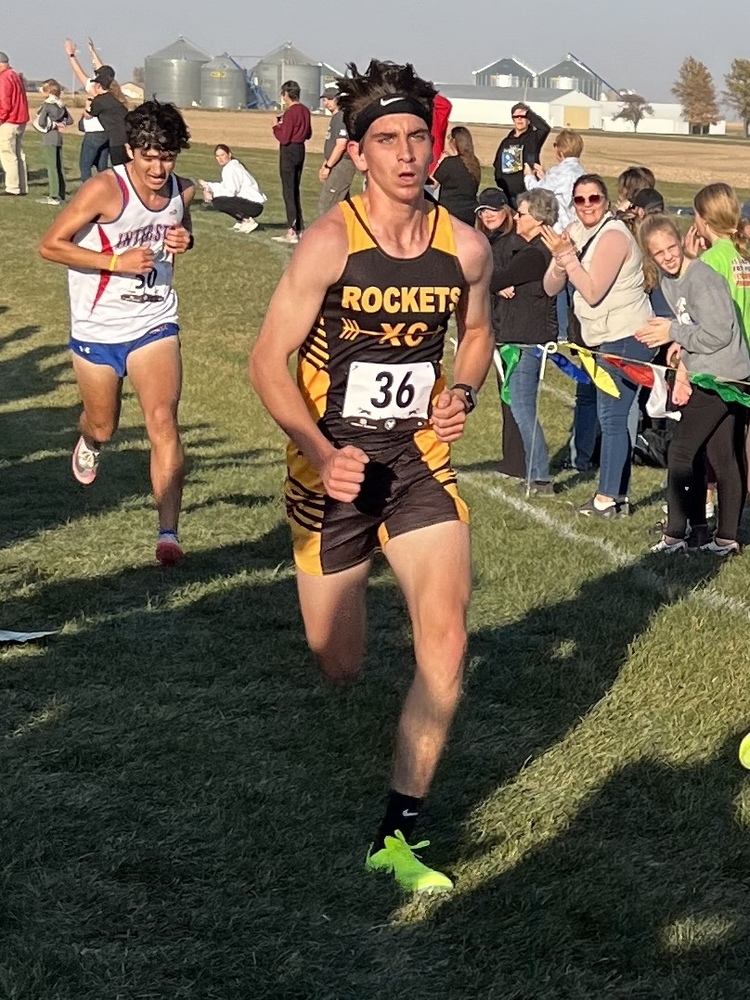 Picture of Sam Seddon, state cross country qualifer, running at the district meet