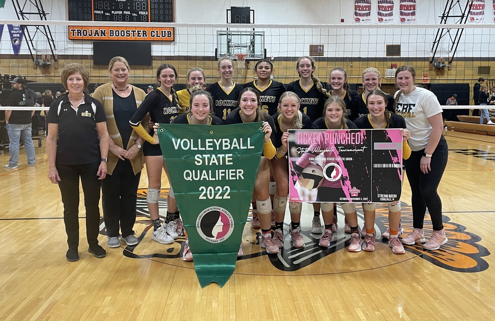 Picture of EBF volleyball team with state qualifiying banner